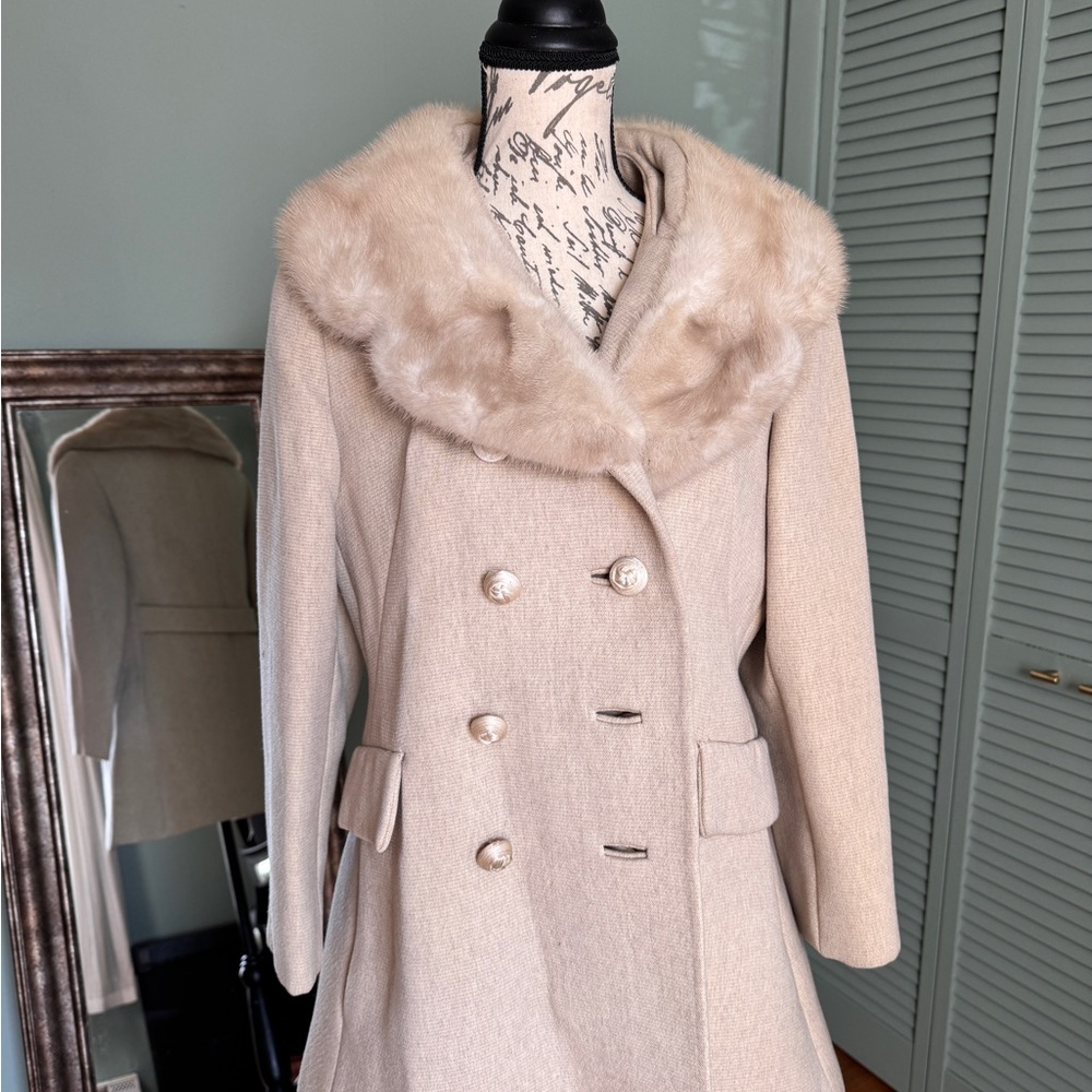 Women's Beige Double-Breasted Pea Coat with Faux Fur Collar Vintage 1960’s